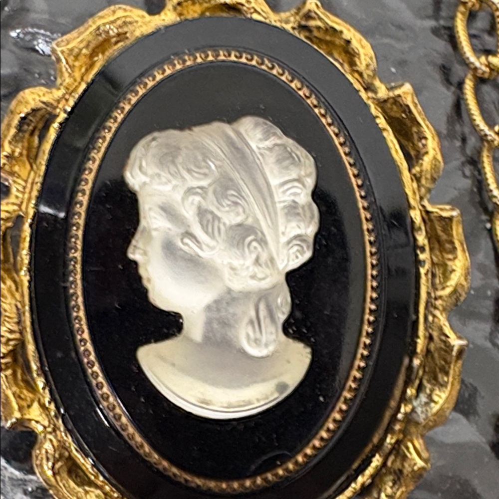 Cameo necklace - Picture 2 of 8